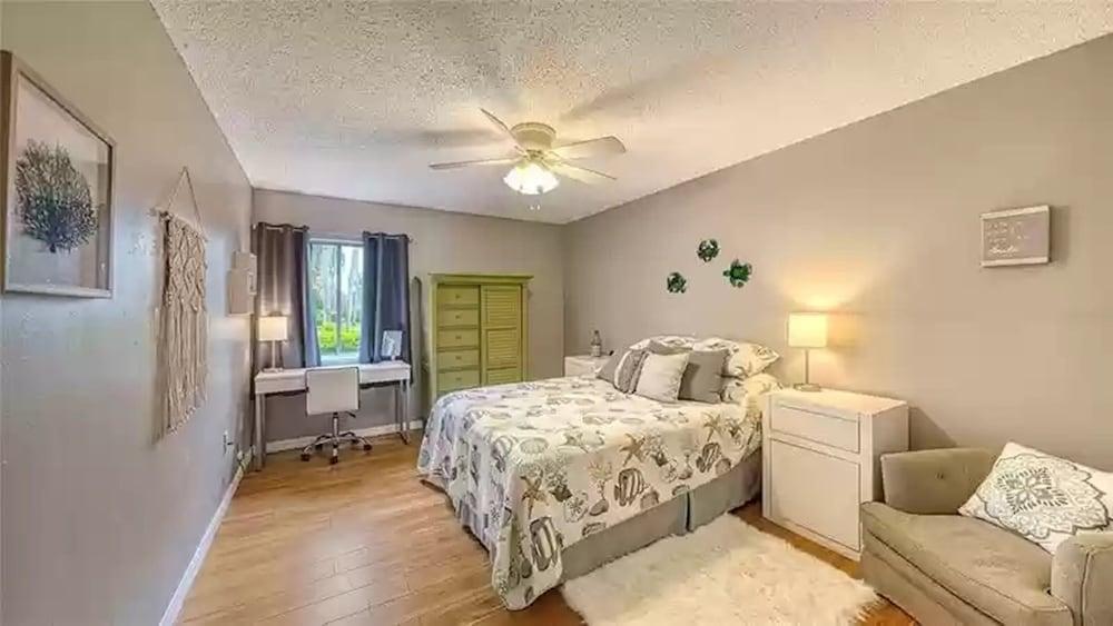 Lovely 3 Bedroom Condo On Golf Course