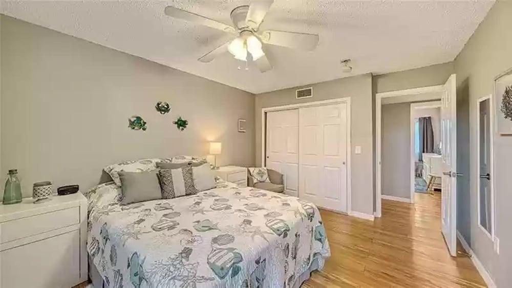 Lovely 3 Bedroom Condo On Golf Course