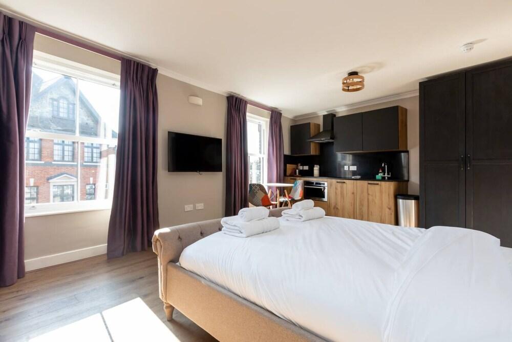 Stylish 1BD Studio Flat - Balham