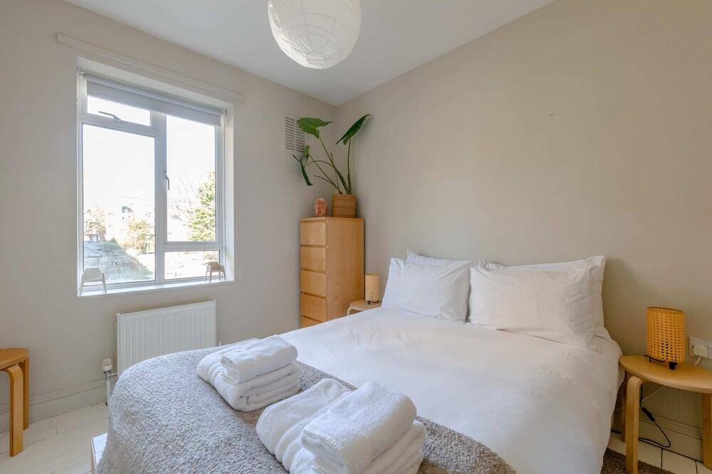 Lovely 2BD House With Garden - Islington