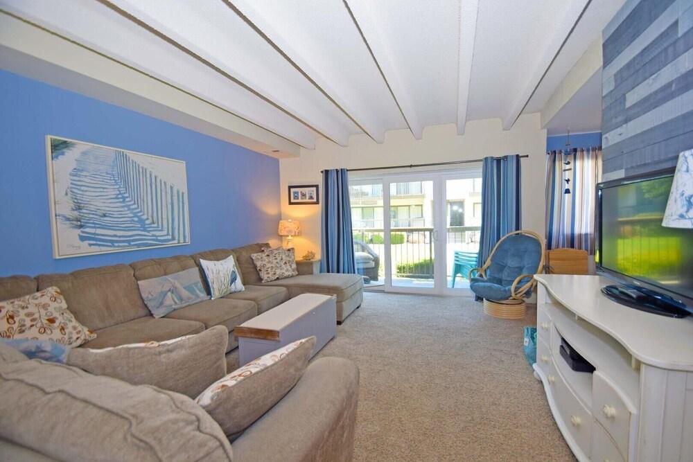 Tiburon 2b 2 Bedroom Condo by Redawning