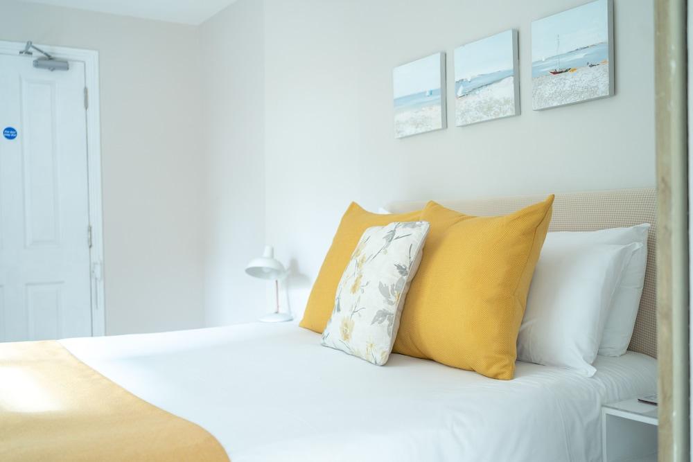 INNit Hotel - Marina House