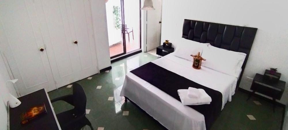 MORADIA LAURELES MEDELLIN