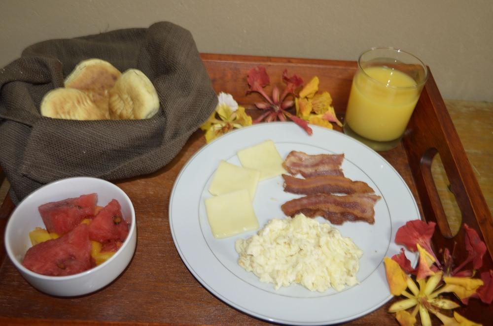 GM Suites Bed & Breakfast