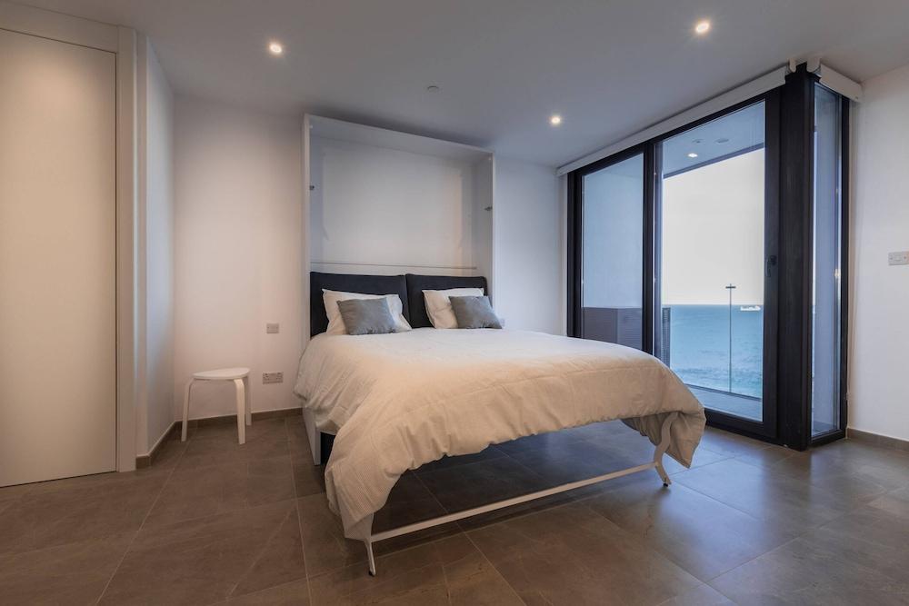 TOP Studio With View-hosted by Sweetstay