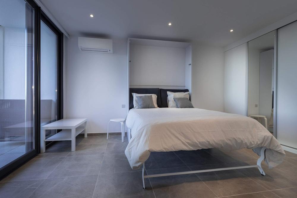 Great Studio With View-hosted by Sweetstay