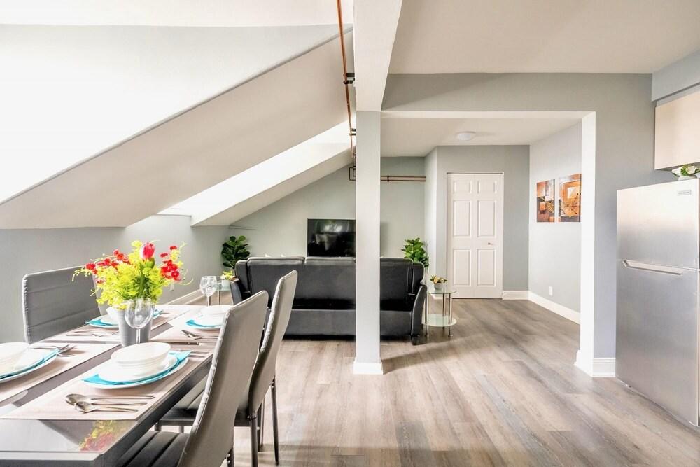 Charming 2BR Apartment - Downtown Hamilton