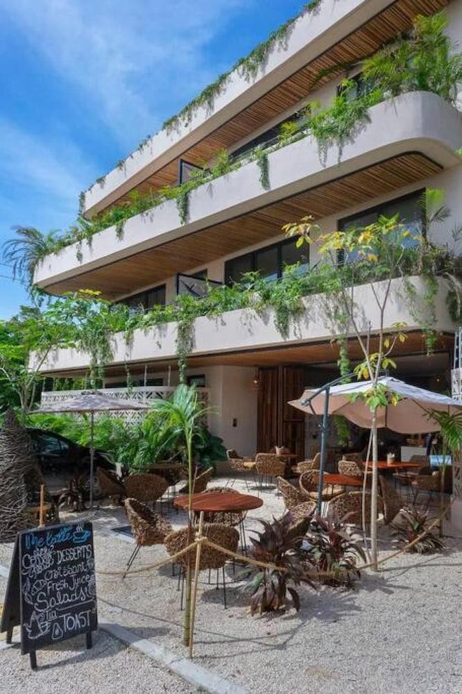 Ave Del Para so PH - 3-bedrooms and a Pool