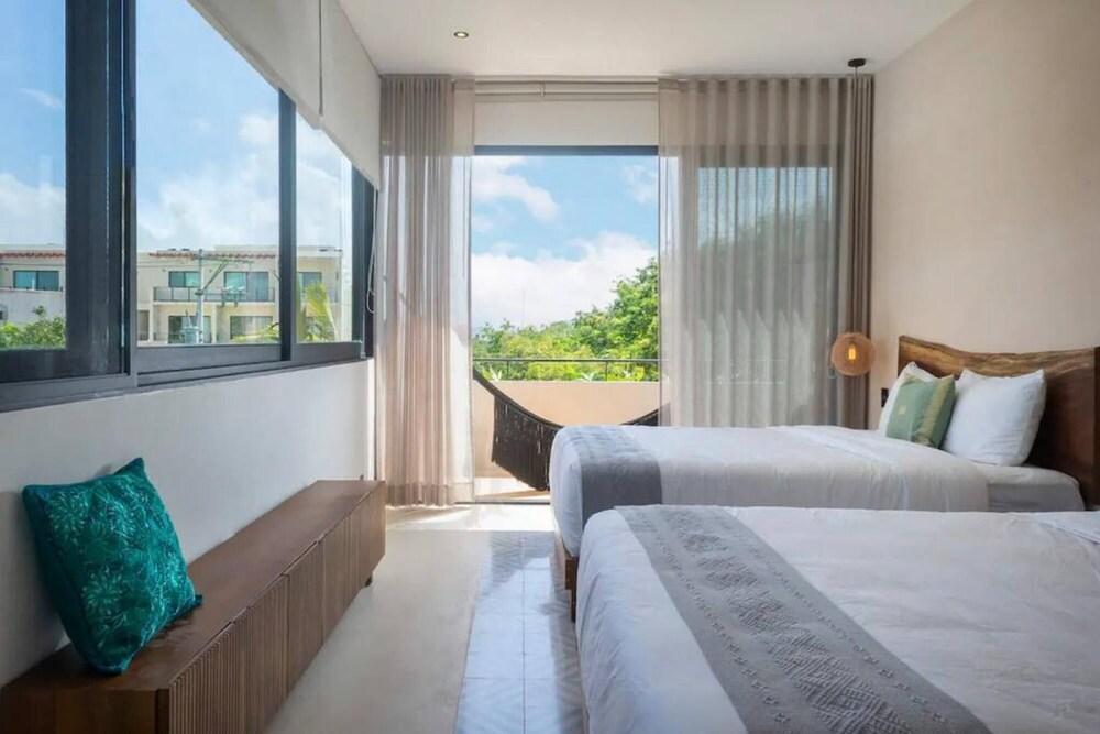 Ave Del Para so PH - 3-bedrooms and a Pool