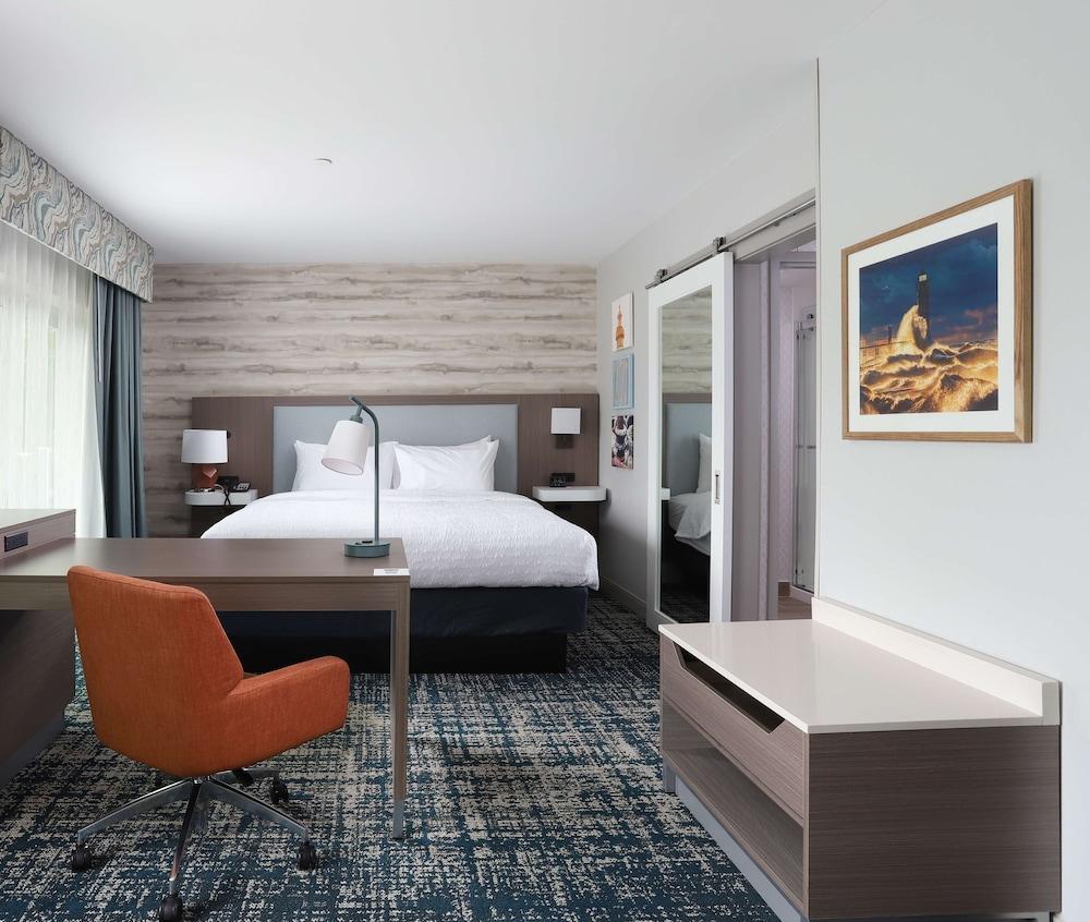 Hampton Inn & Suites Manistee Waterfront