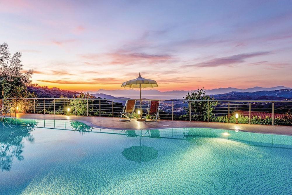 Beautiful Cozy Apt Terrace Shared Pool