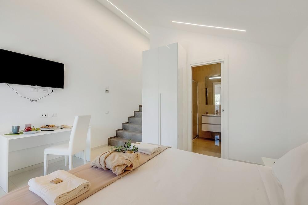 Villa Chimera White With Panoramic Pool