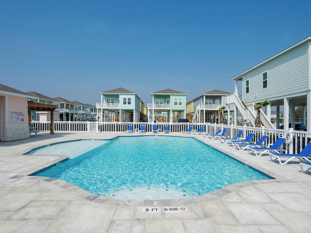 Sandy Bottoms by Miss Kitty’s