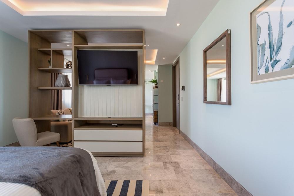 IL LAGO AT JUANILLO BEACH