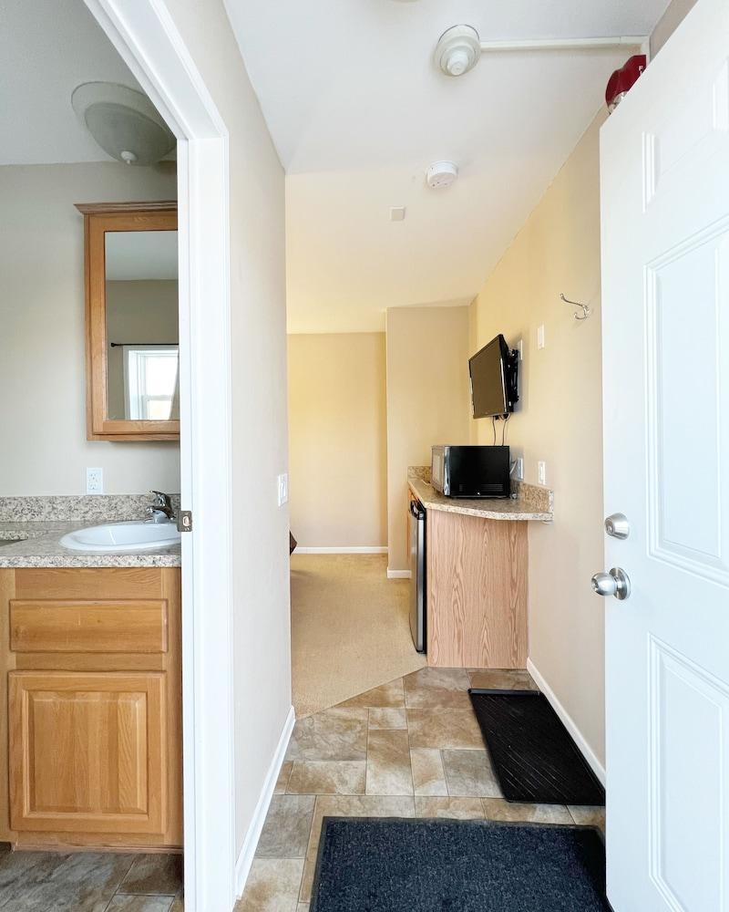 The Trail Inn - Melita, Manitoba - HWY 83/ HWY 3