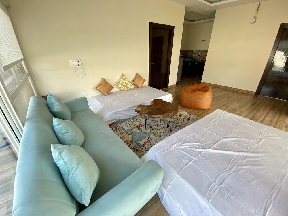 GoBravo 71: 2Bhk Farm with Pool & Garden Sector 150 Noida