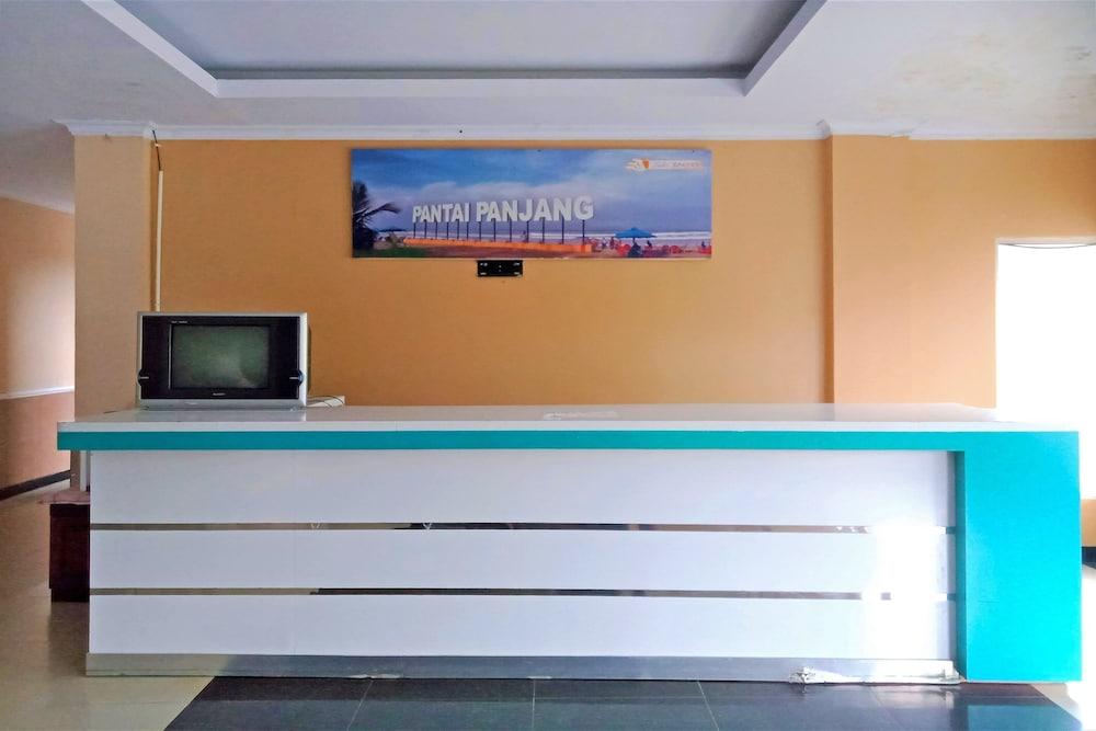 OYO 91876 Hotel Putri Gading 2