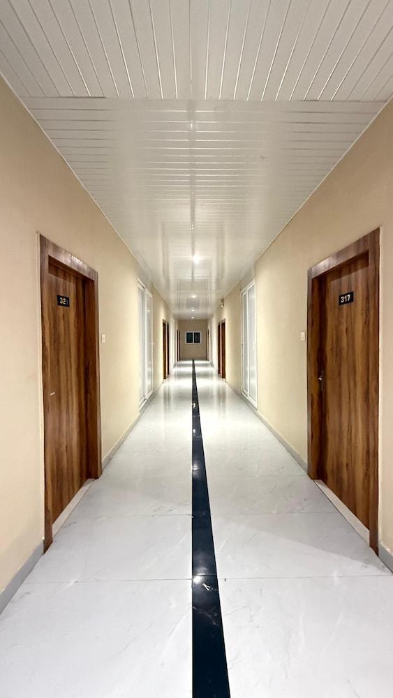 Hotel Emperor Paradise