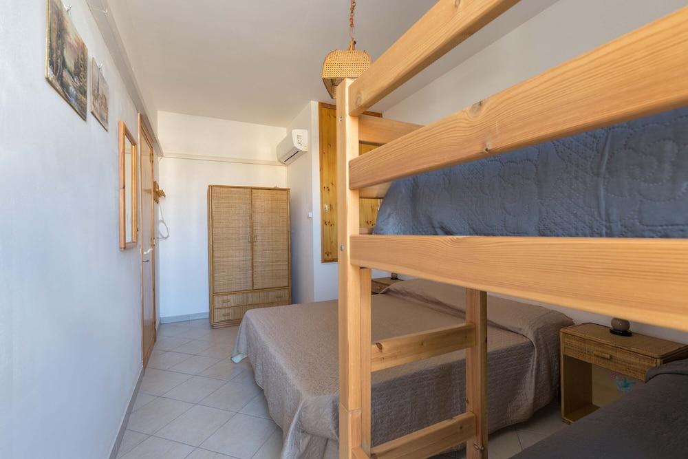 3222 Rita House by Barbarhouse