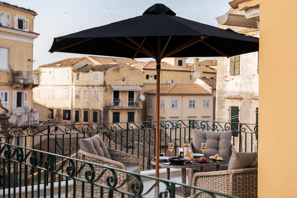 Deluxe Suite Side Sea View