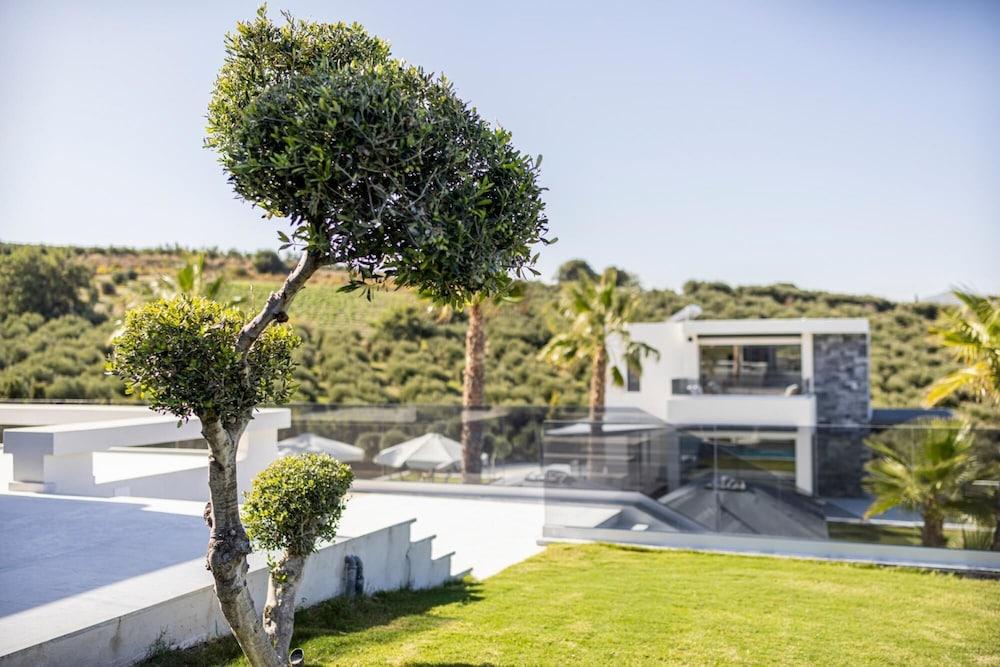 Geolivia Villas Complex