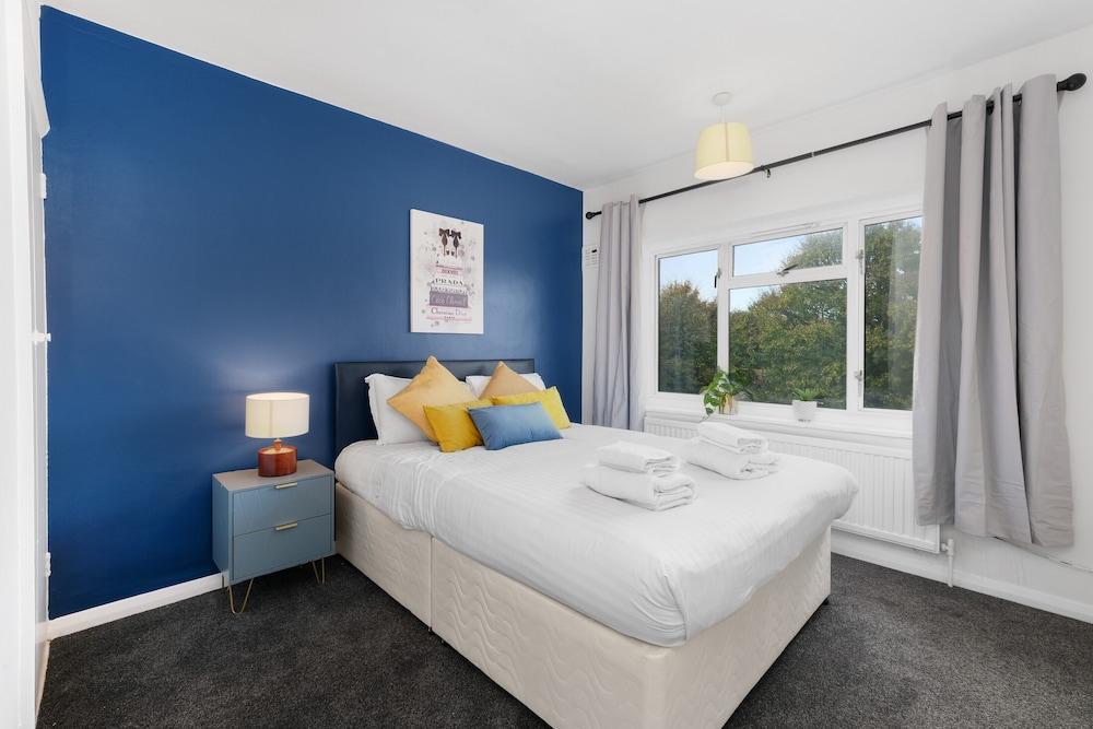 Brambles House West Drayton 3 Bedroom