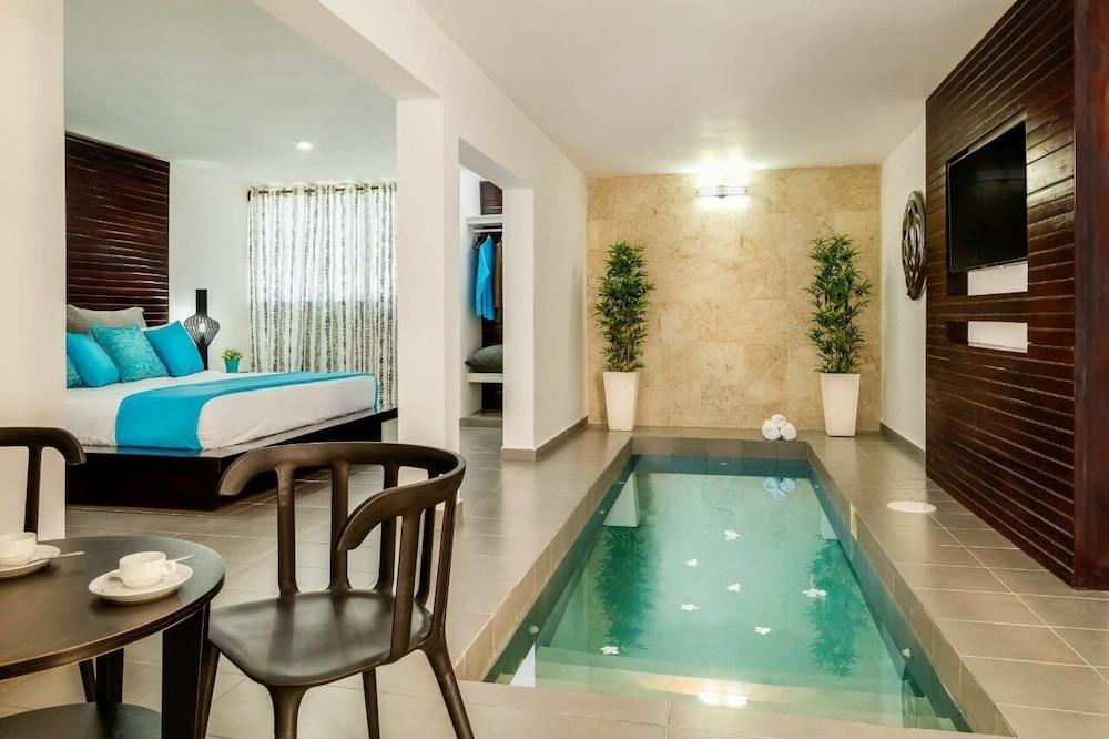 Deluxe by Ahnvee Adults only