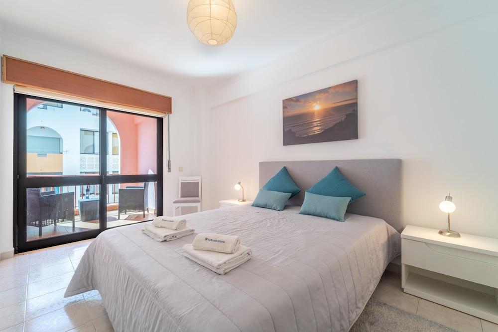 Quarteira Beach – 2nd D by HelloVacations