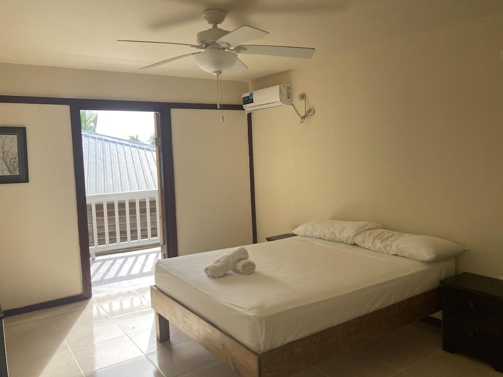 Los balcones over the sea