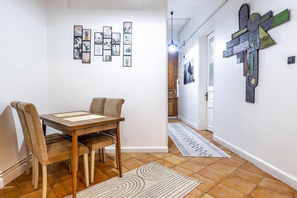 Central Flat Near Taksim Square in Beyoglu