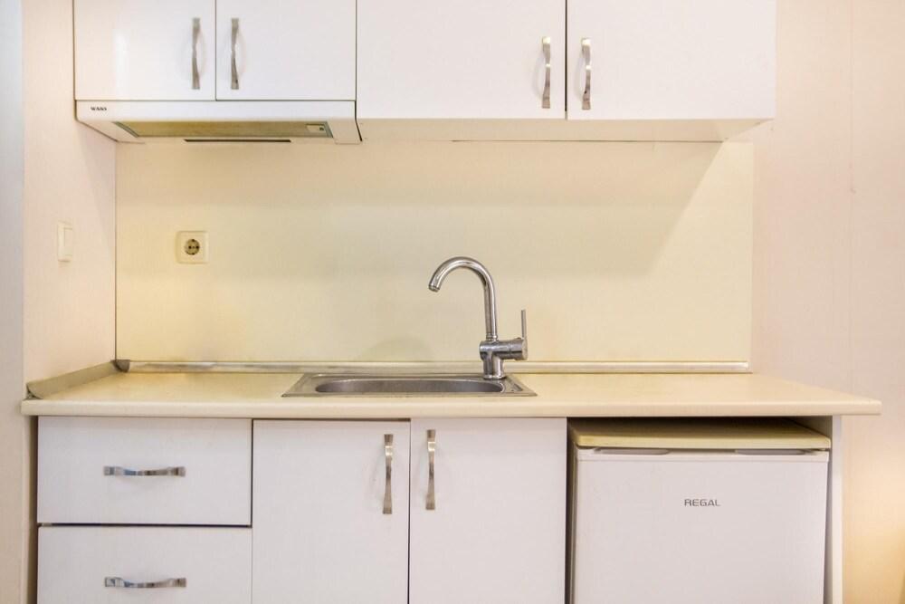 Spacious Studio Flat in Izmir Konak