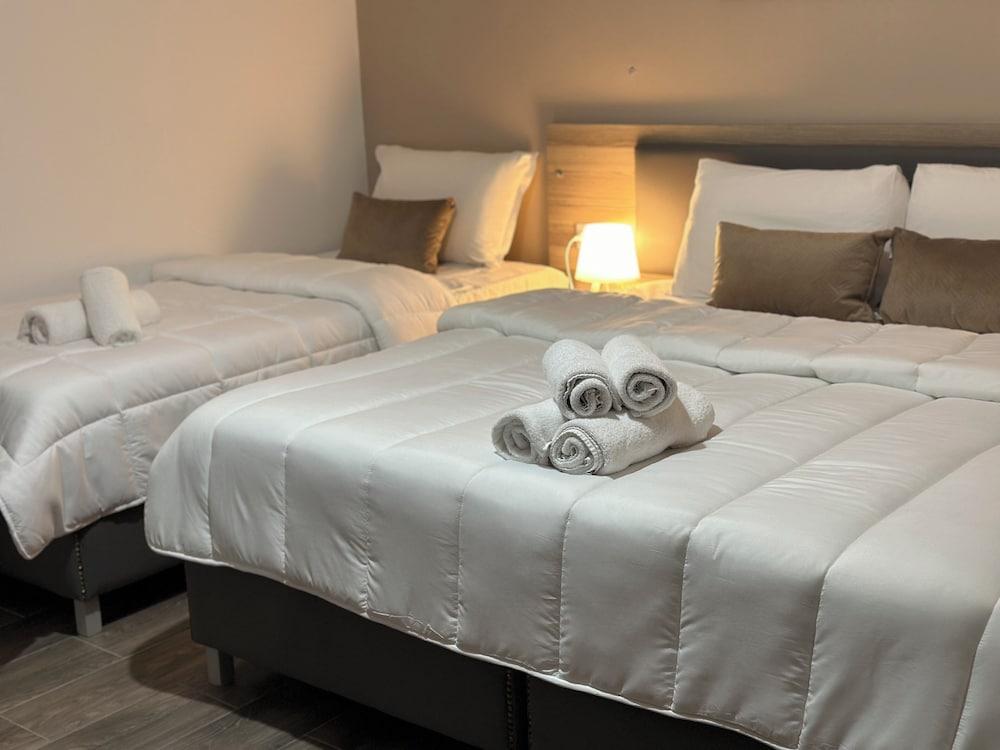 Te Gjyshi (at Grandfather)