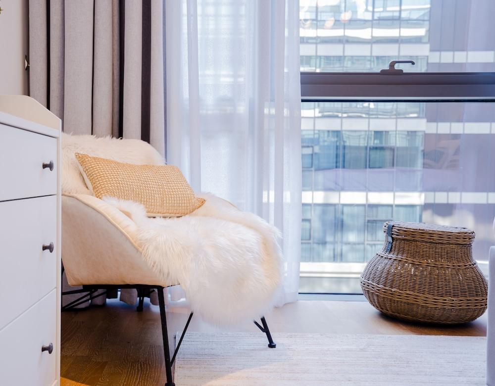 Aya - Impeccable 1BR Apartment with Balcony in City Walk