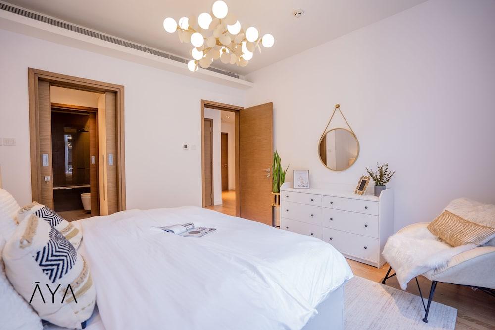 Aya - Impeccable 1BR Apartment with Balcony in City Walk