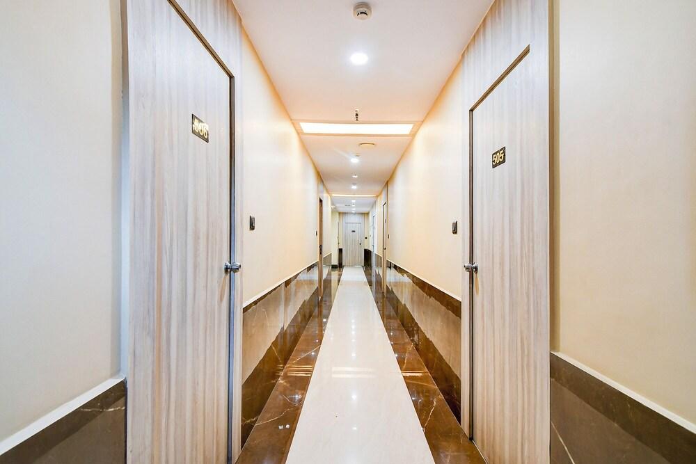 FabHotel Seventy Seven