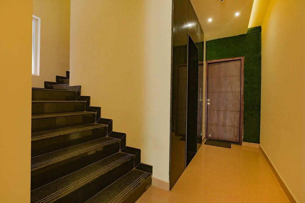 Fabhotel Senthur Inn