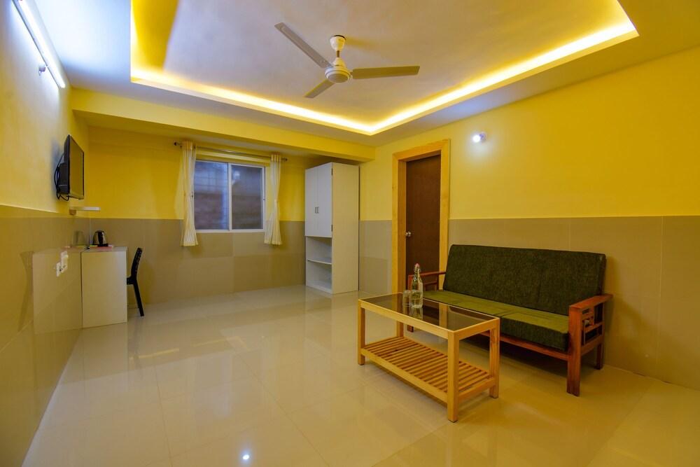 Fabhotel Apricot Premier