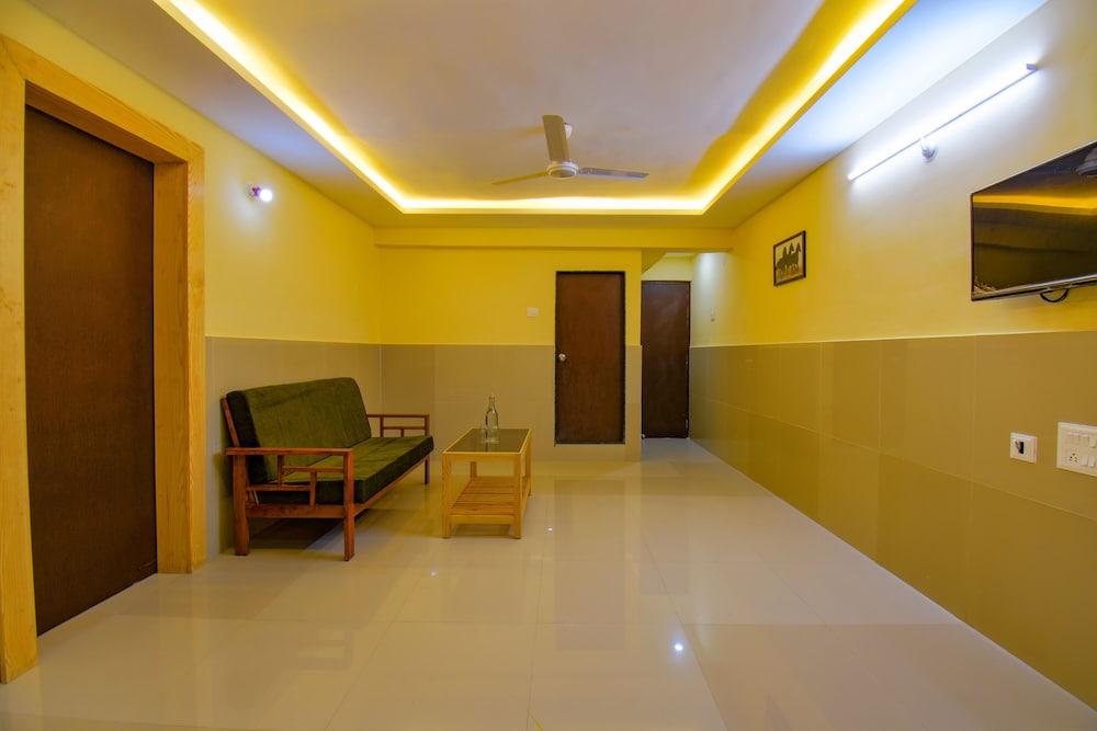 Fabhotel Apricot Premier