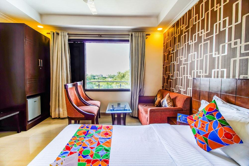 Fabhotel Signature Plaza