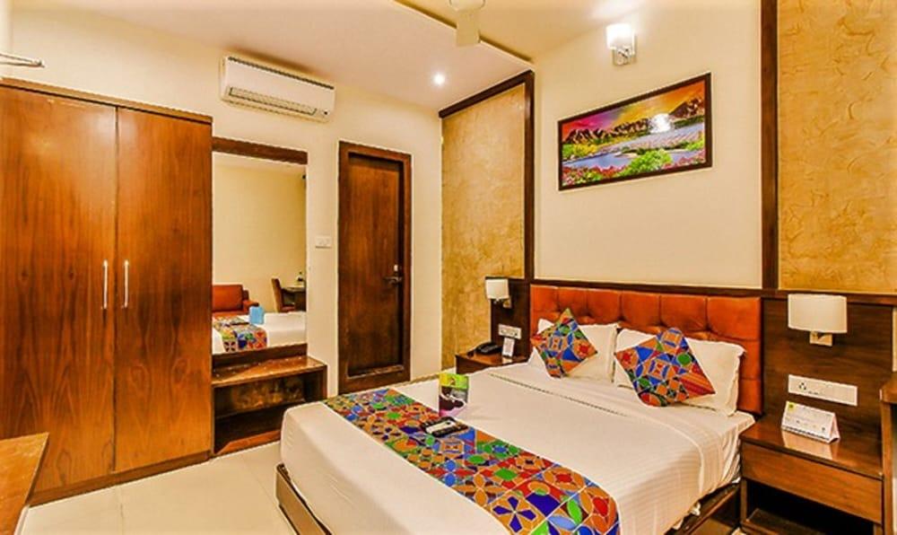 Fabhotel Empire Suite