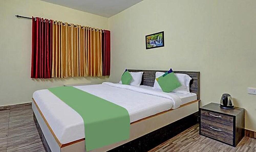 Fabhotel Abirami Residency