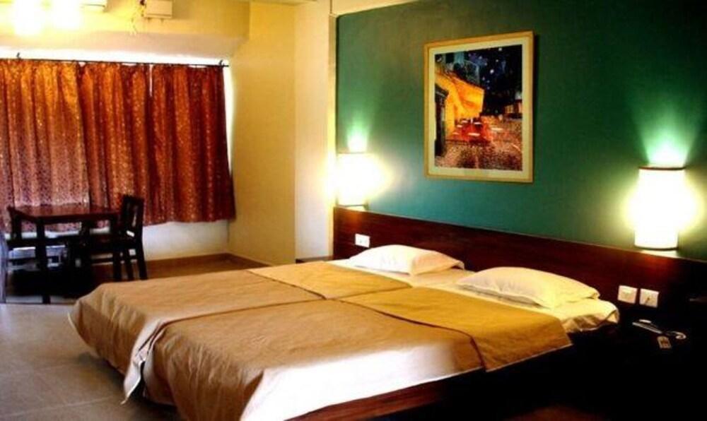 Fabexpress Paradise Inn Iii