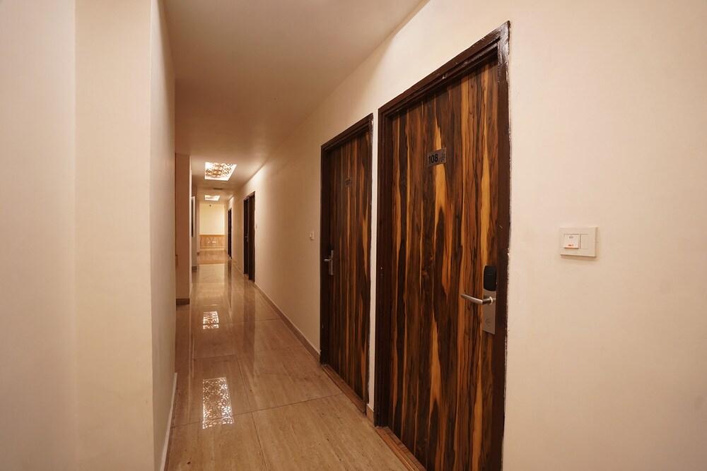 Fabhotel Sallow Grand