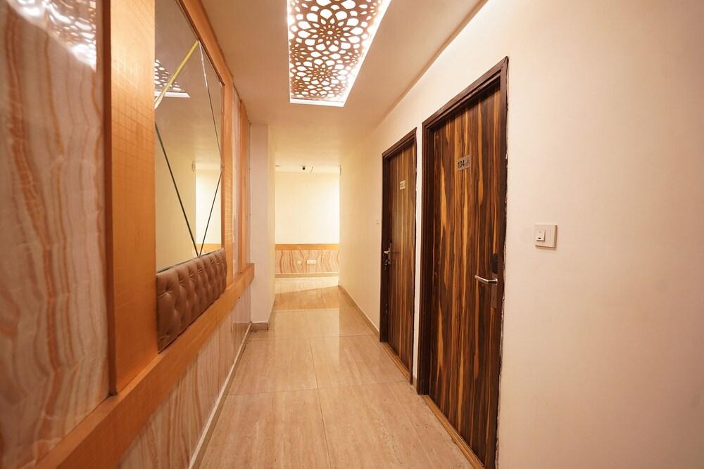 Fabhotel Sallow Grand