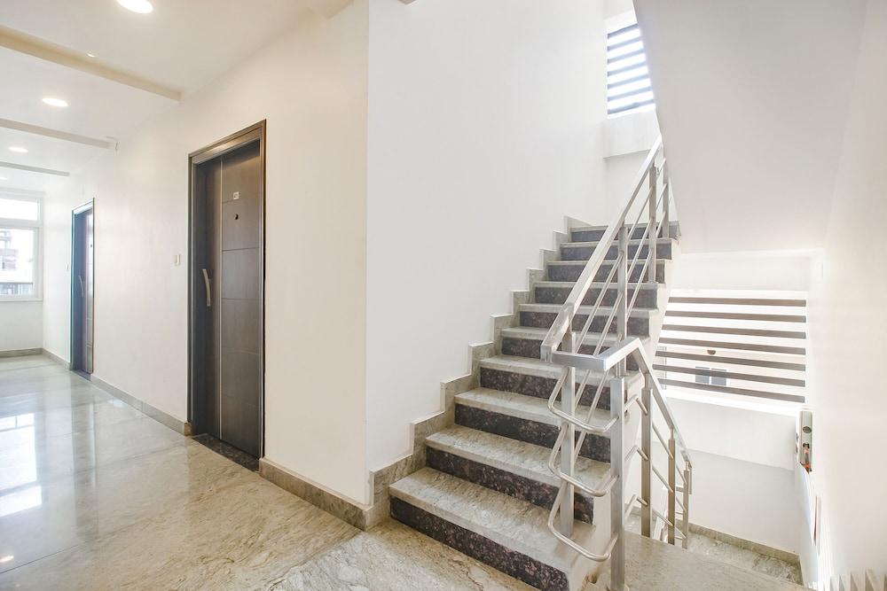 Fabhotel Corner Courtyard- Nr KIMS Hospital, Kondapur