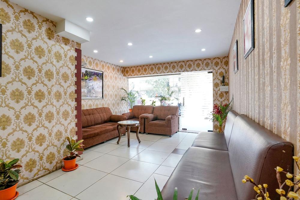 Fabhotel Gargi Deluxe