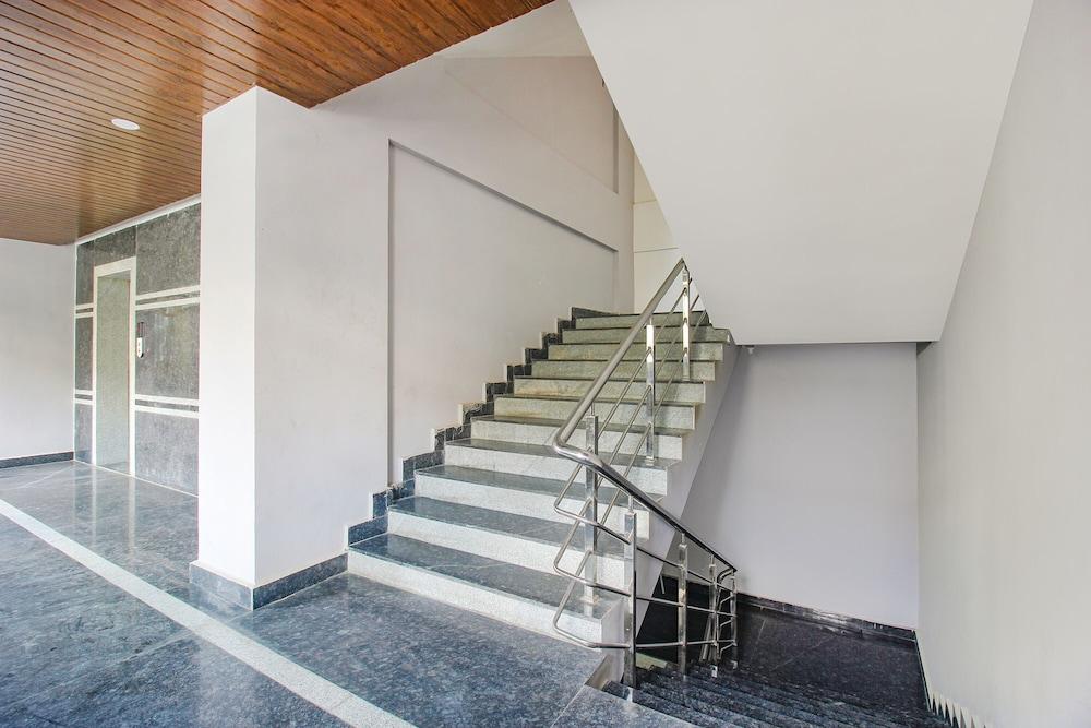 Fabhotel Ssr Fern Suites