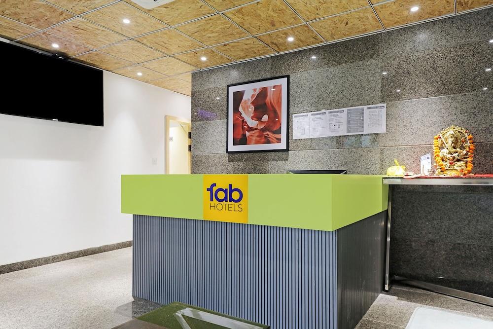 FabHotel Yellow Courtyard