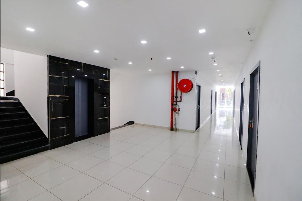 Fabhotel Premium Kashi