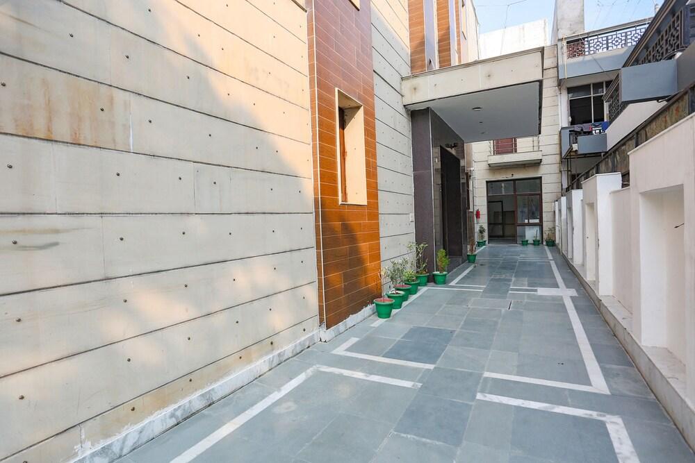 Fabhotel Grand Palace